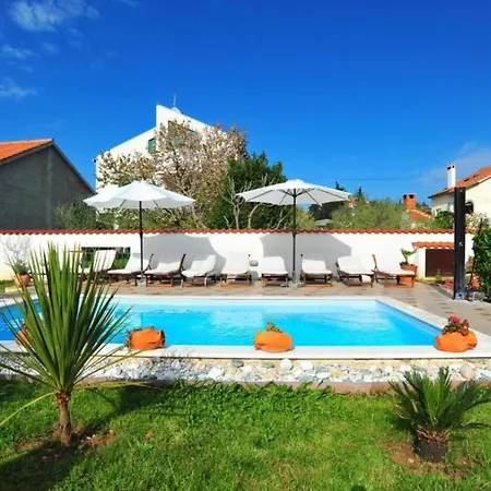 Cozy In With Heated Swimming Pool *