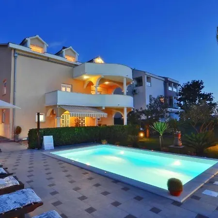 Cozy In With Heated Swimming Pool * Zadar