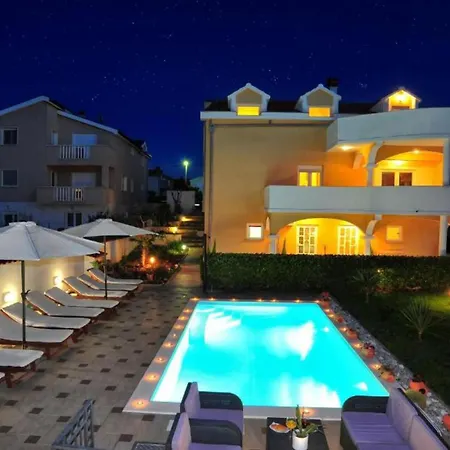 Apartment Cozy In With Heated Swimming Pool