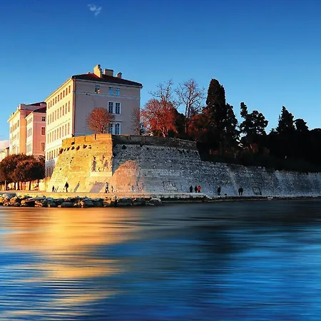 Cozy In With Heated Swimming Pool Zadar
